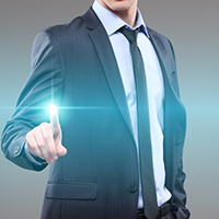 男性の指差しポーズ